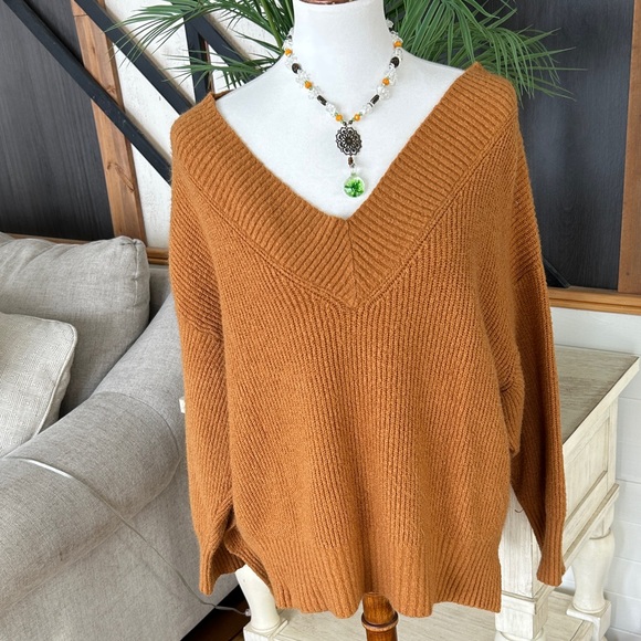 She and Sky Sweaters - She + Sky Oversized V-Neck Knit Sweater Women’s Size L – Camel Brown
